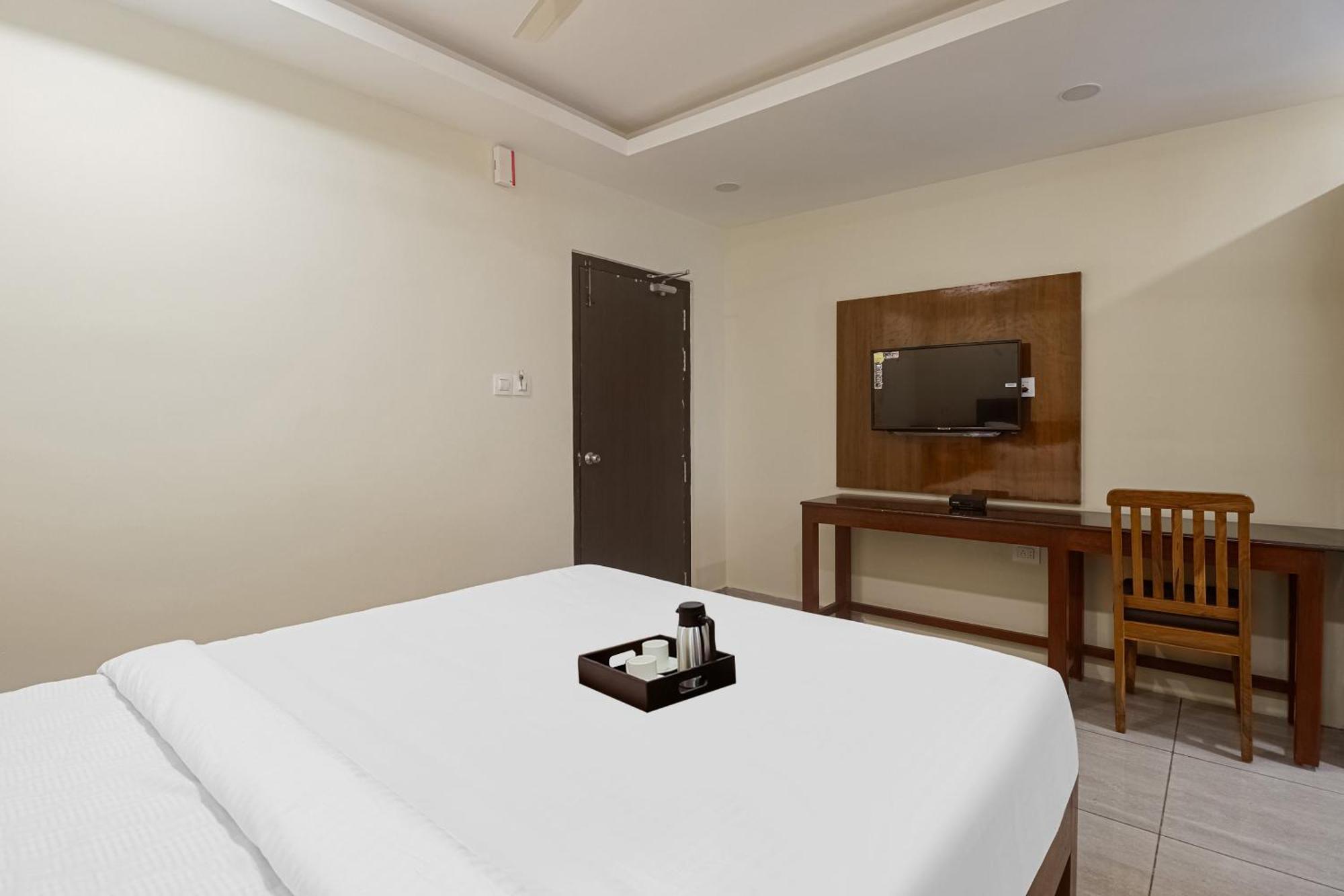 Hotel Townhouse Dj Grand Tirupati Esterno foto