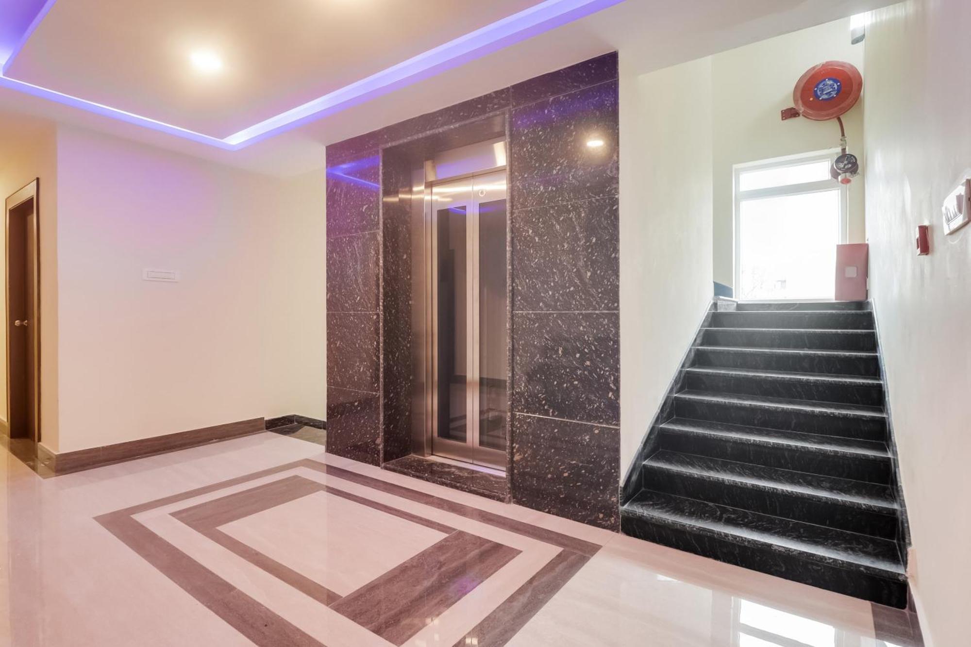 Hotel Townhouse Dj Grand Tirupati Esterno foto