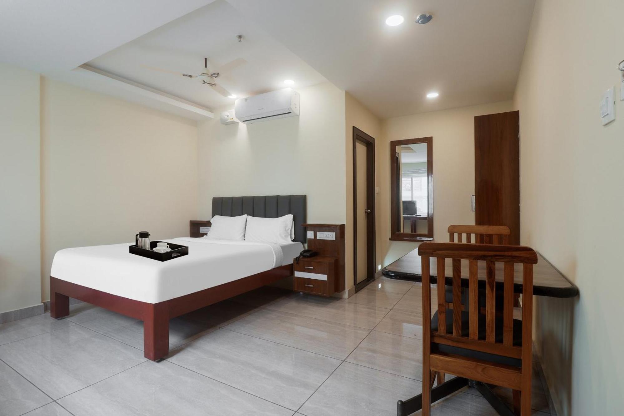 Hotel Townhouse Dj Grand Tirupati Esterno foto