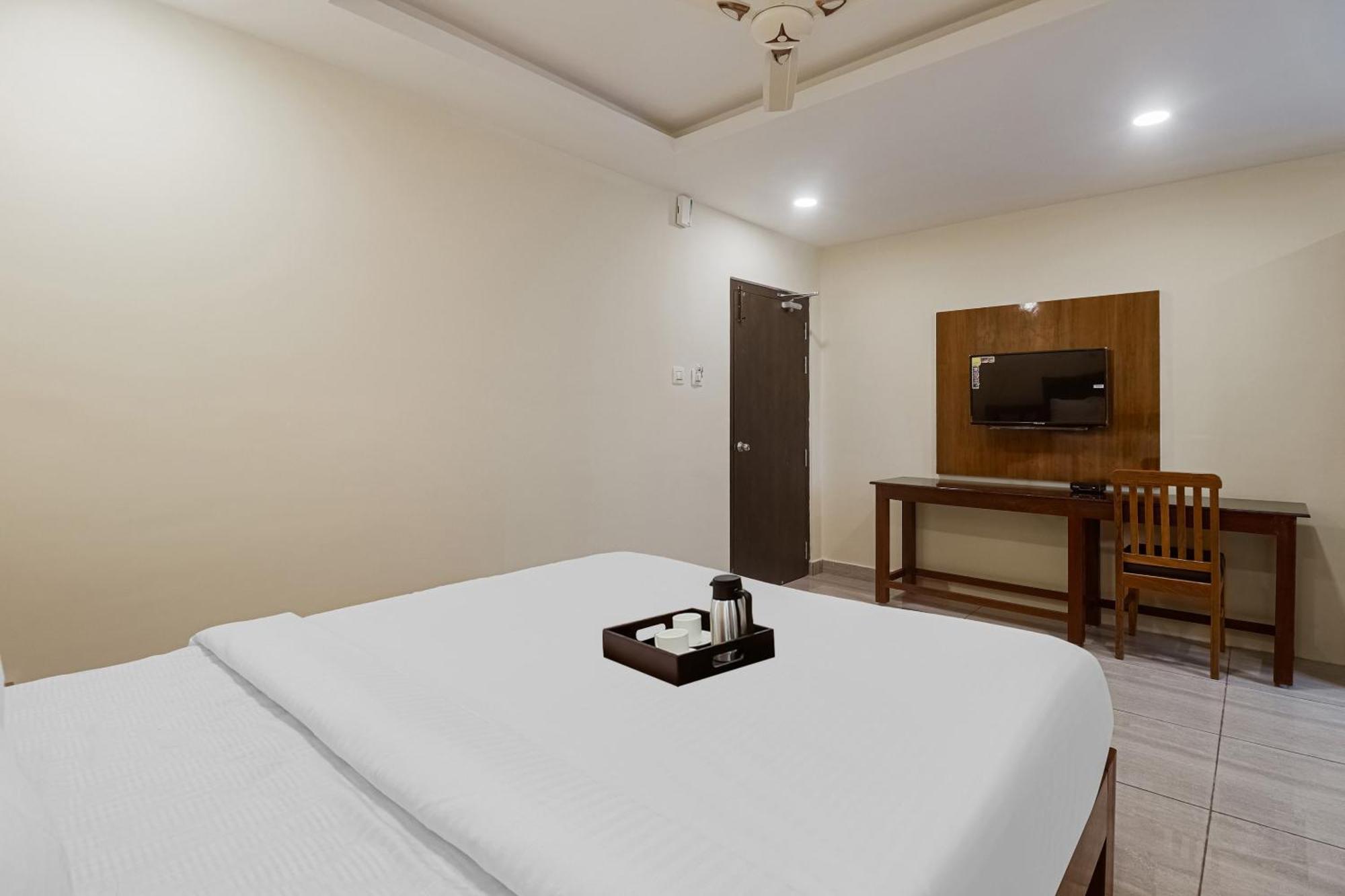 Hotel Townhouse Dj Grand Tirupati Esterno foto