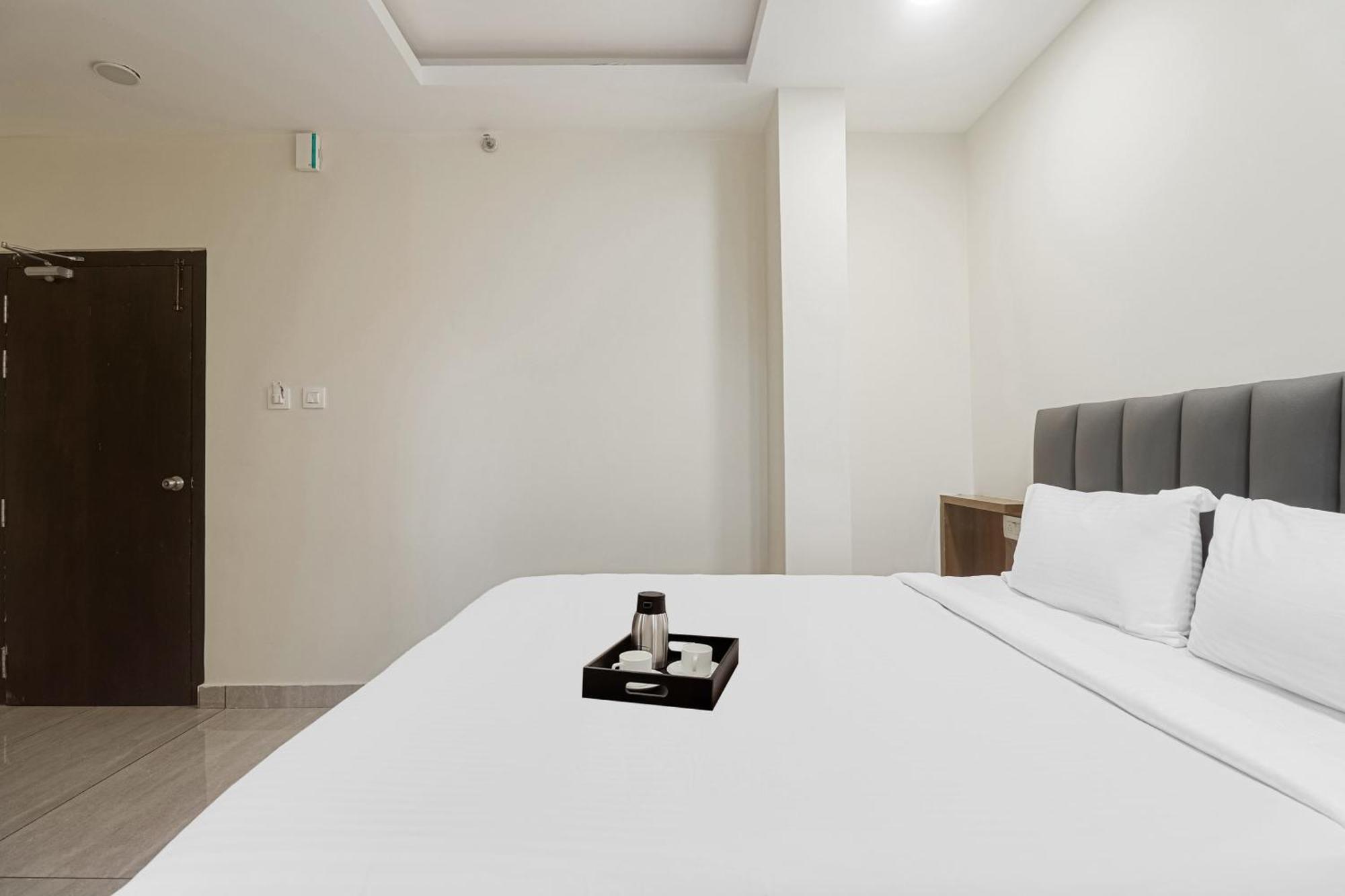 Hotel Townhouse Dj Grand Tirupati Esterno foto