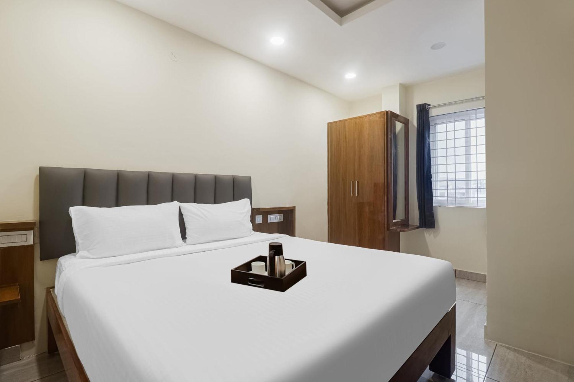 Hotel Townhouse Dj Grand Tirupati Esterno foto