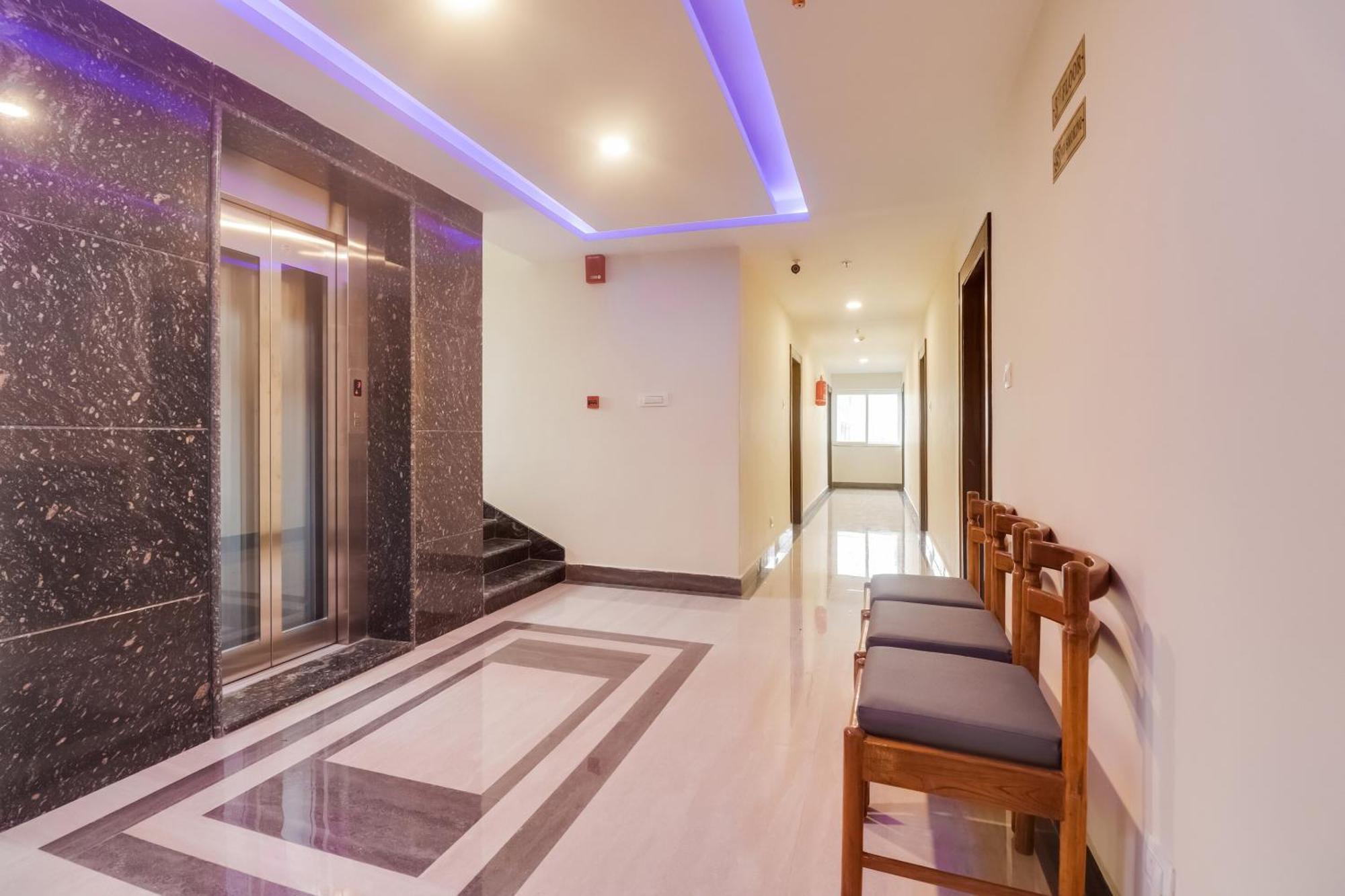 Hotel Townhouse Dj Grand Tirupati Esterno foto