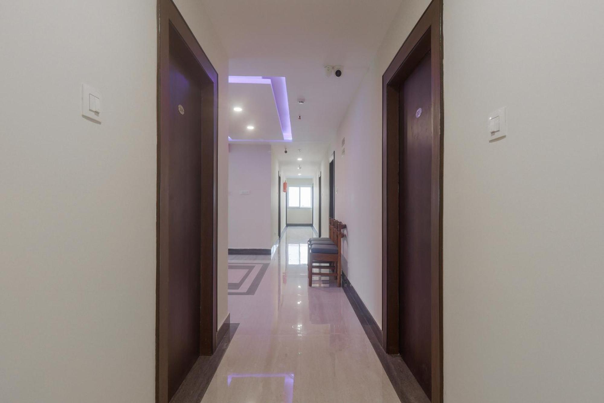 Hotel Townhouse Dj Grand Tirupati Esterno foto