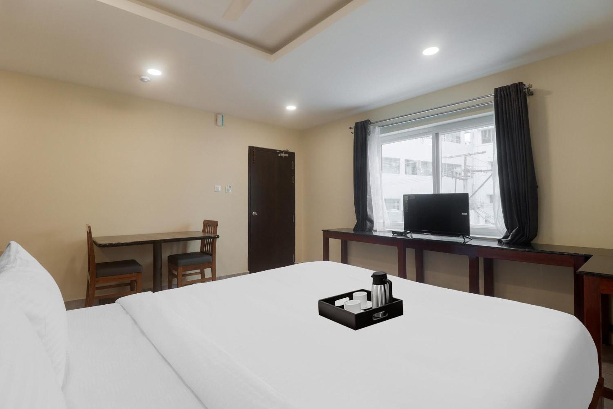 Hotel Townhouse Dj Grand Tirupati Esterno foto